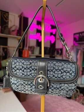 Coach Navy buckle Signature Canvas Wrislet with Leather Trim vintage y2k Bag